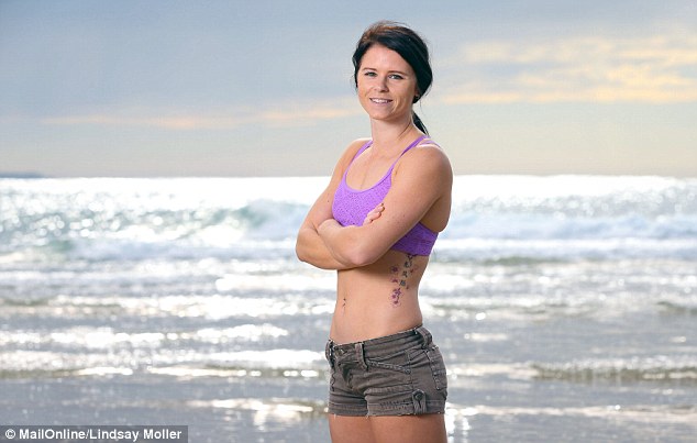 Chloe has a full-time job as an exercise physiologist and squeezes in her artistic sideline whenever the low tide allows